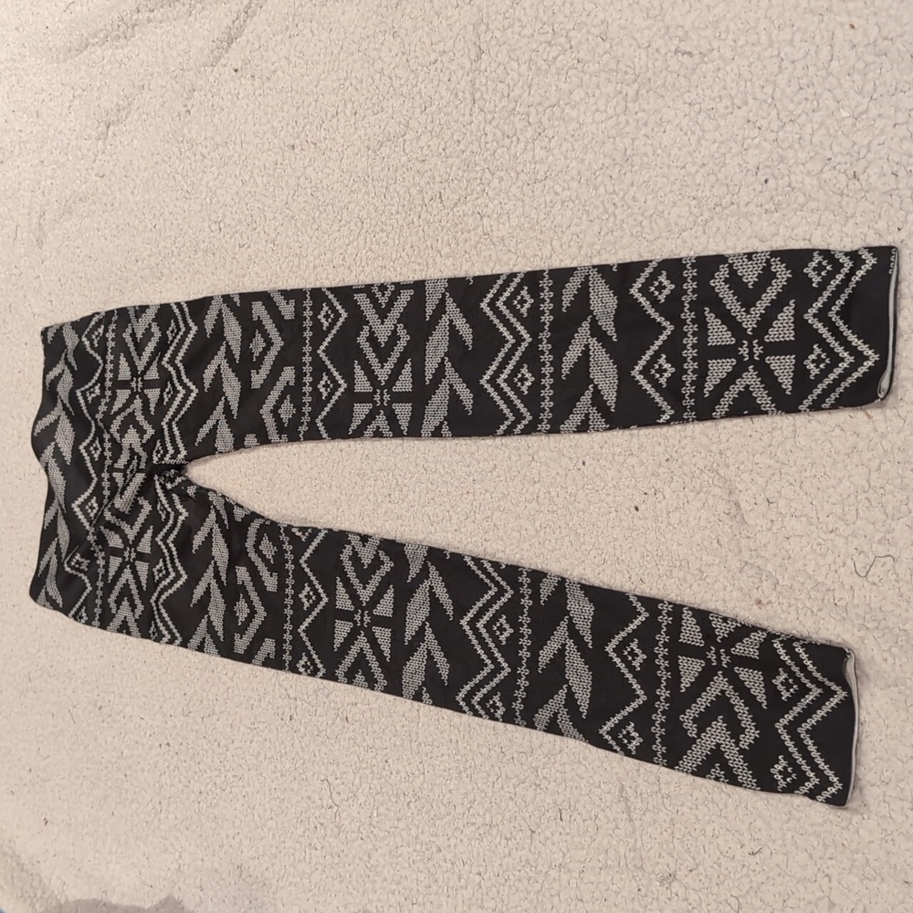 XS: No Boundaries White and Black Leggings